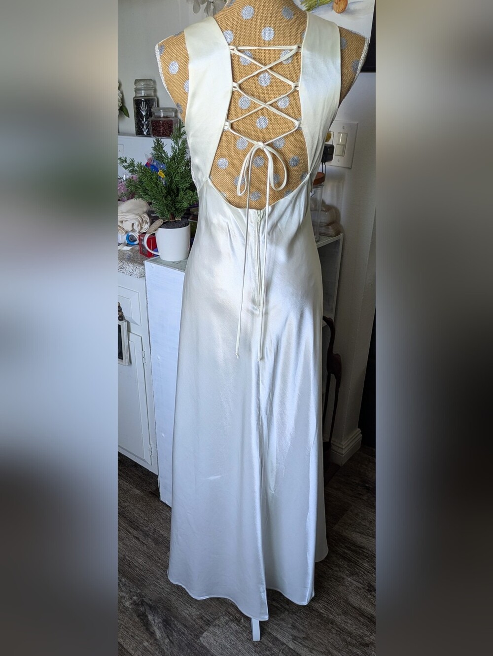 Vintage Kiki USA Ivory Beaded Lace-Up Back Maxi Dress – Size M Stunning vintage